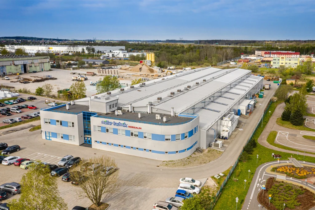 Hala przemysłowa z lotu ptaka – fotografia nieruchomości