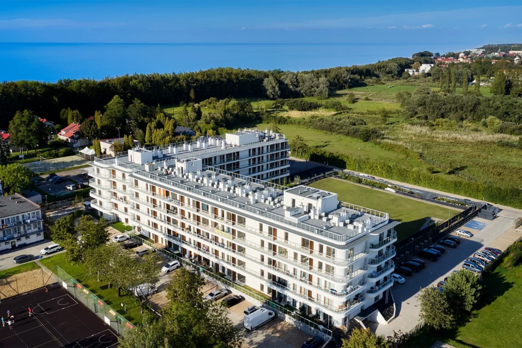 Osiedle apartamentów z widokiem na okolicę – zdjęcia z drona Koszalin